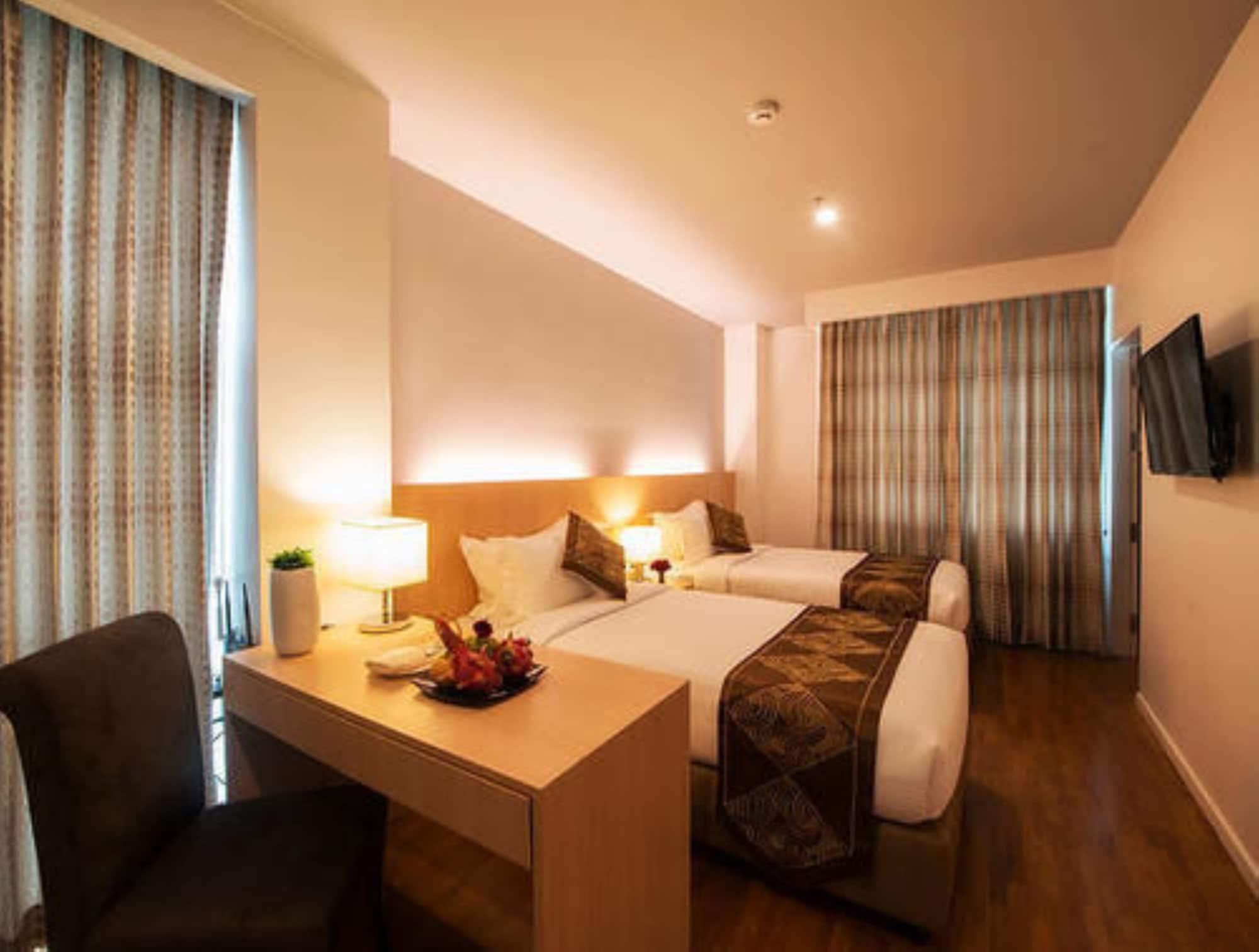 Wyne Hotel Rangun Zewnętrze zdjęcie