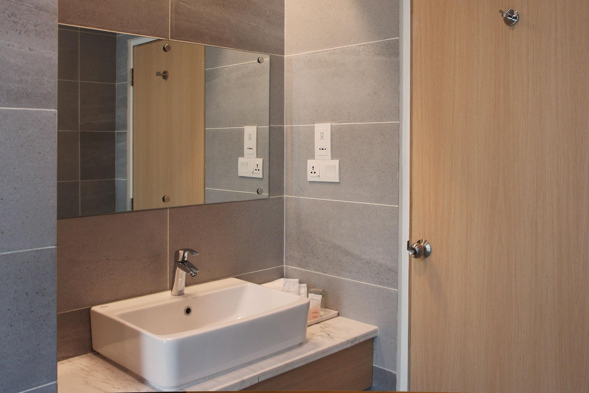 Wyne Hotel Rangun Zewnętrze zdjęcie