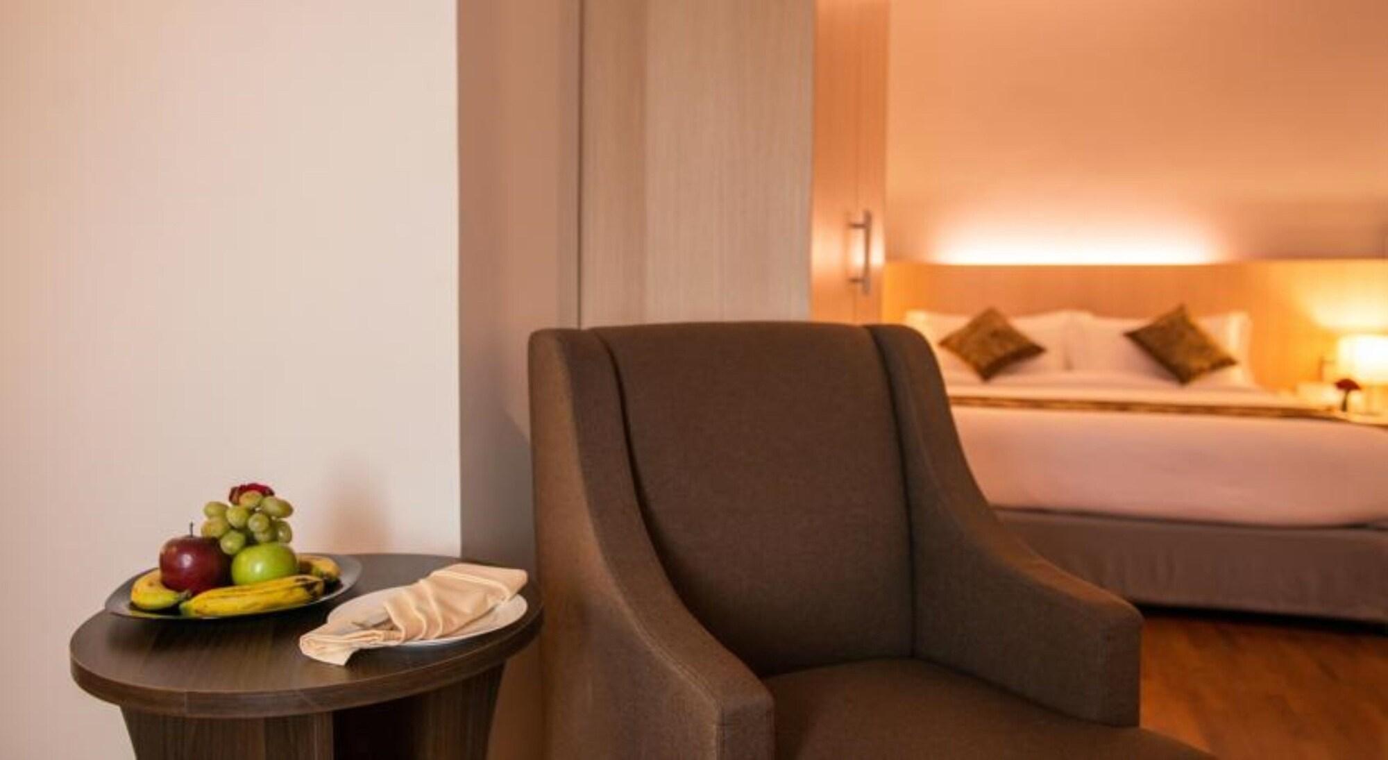 Wyne Hotel Rangun Zewnętrze zdjęcie