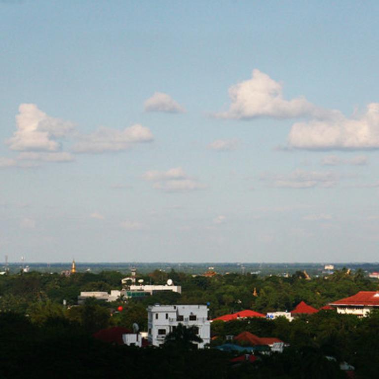 Wyne Hotel Rangun Zewnętrze zdjęcie