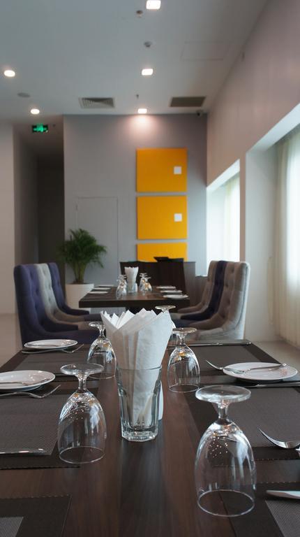 Wyne Hotel Rangun Zewnętrze zdjęcie